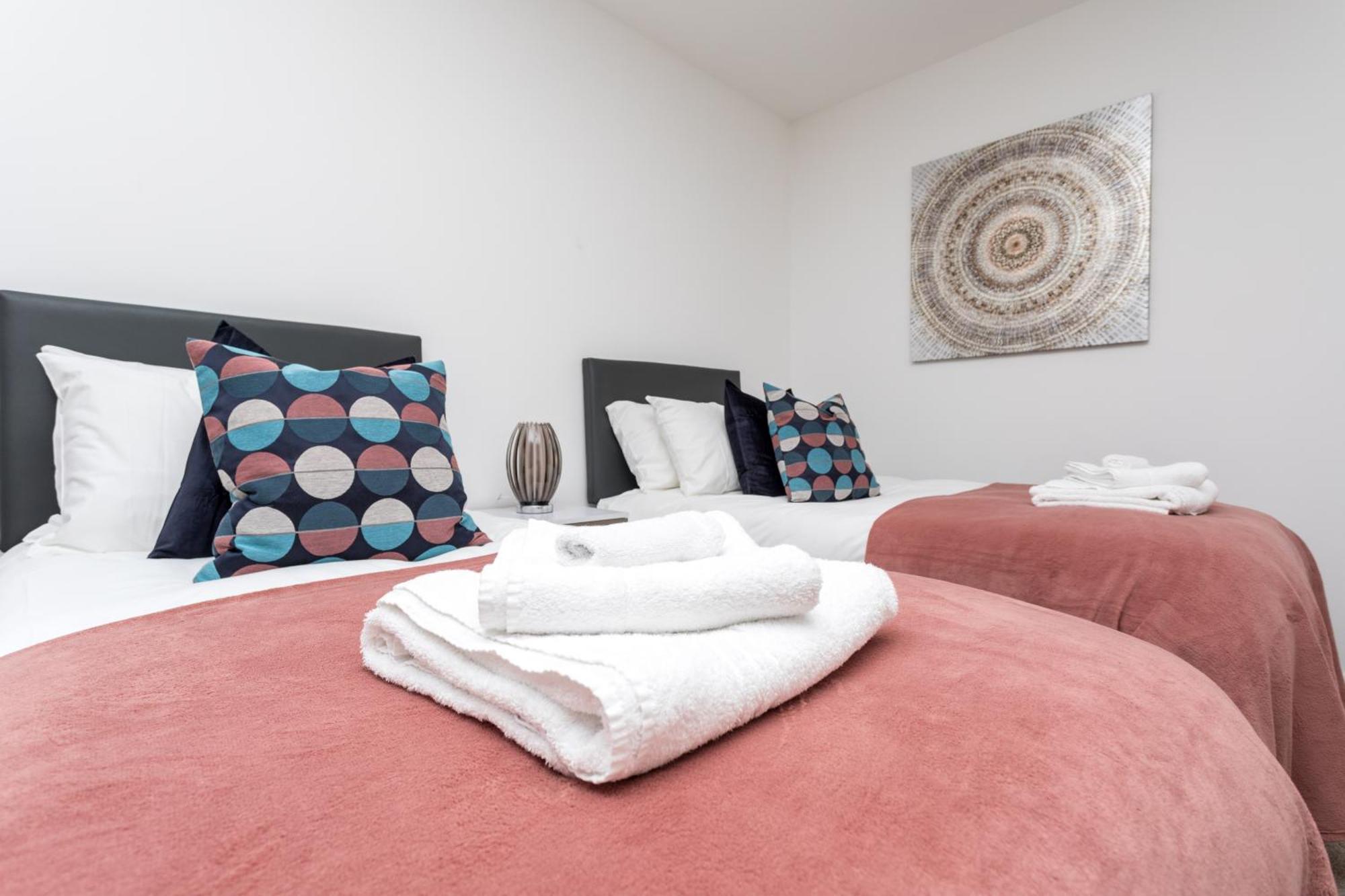 Flat 7- Spacious Studio Flat In The Heart Of Crawley Exterior foto