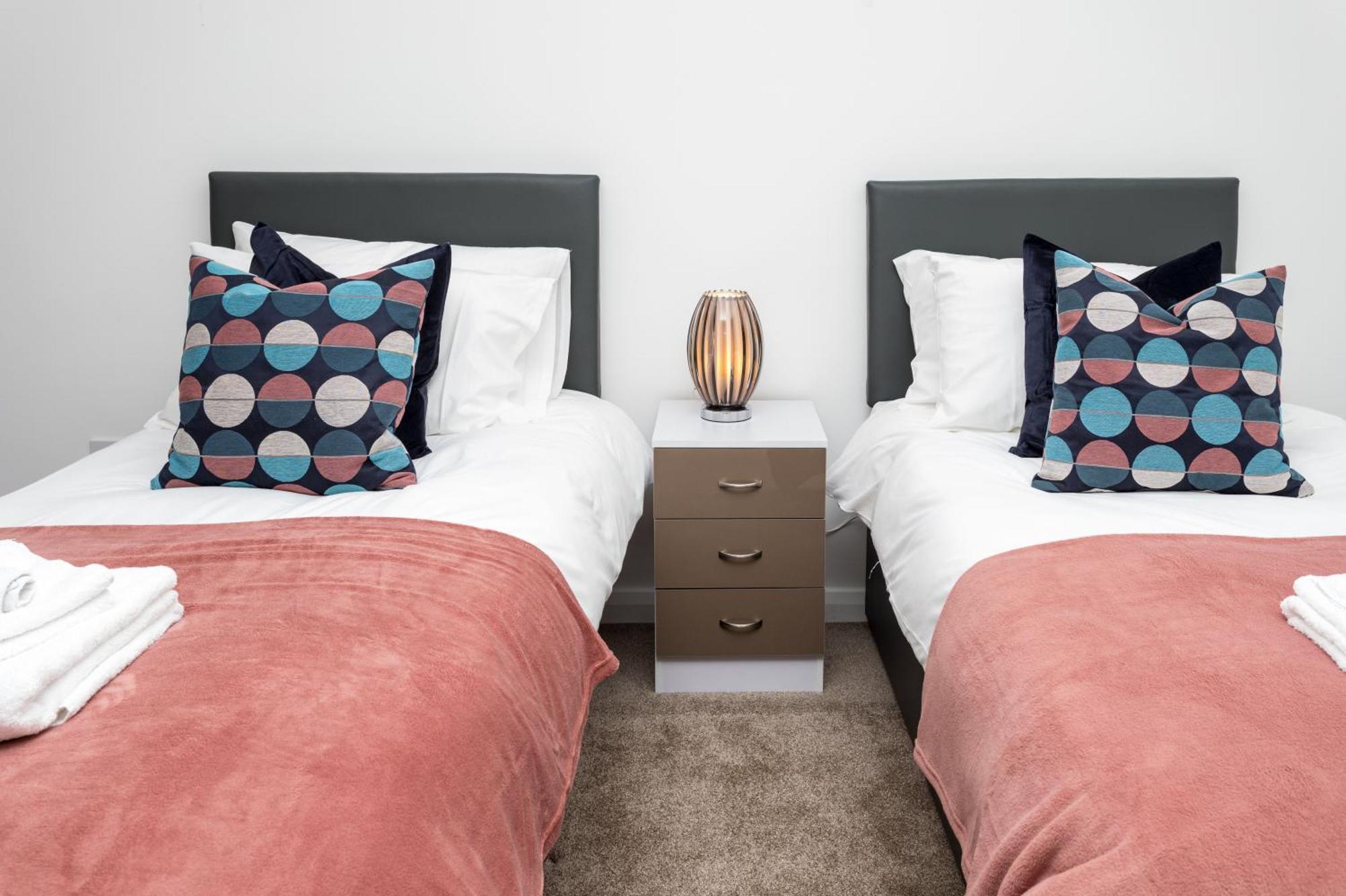 Flat 7- Spacious Studio Flat In The Heart Of Crawley Exterior foto